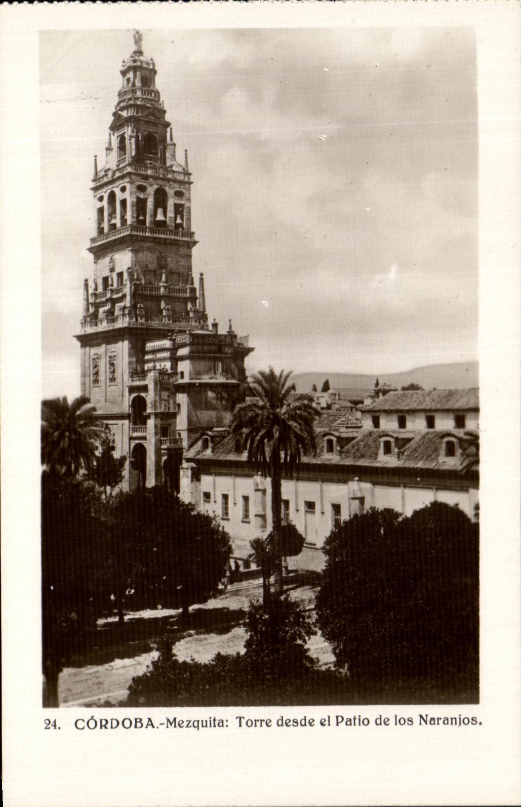 Patio del EL del desde de Cordoba Mezquita Torre de la POSTAL de la VENDIMIA de los Naranjos