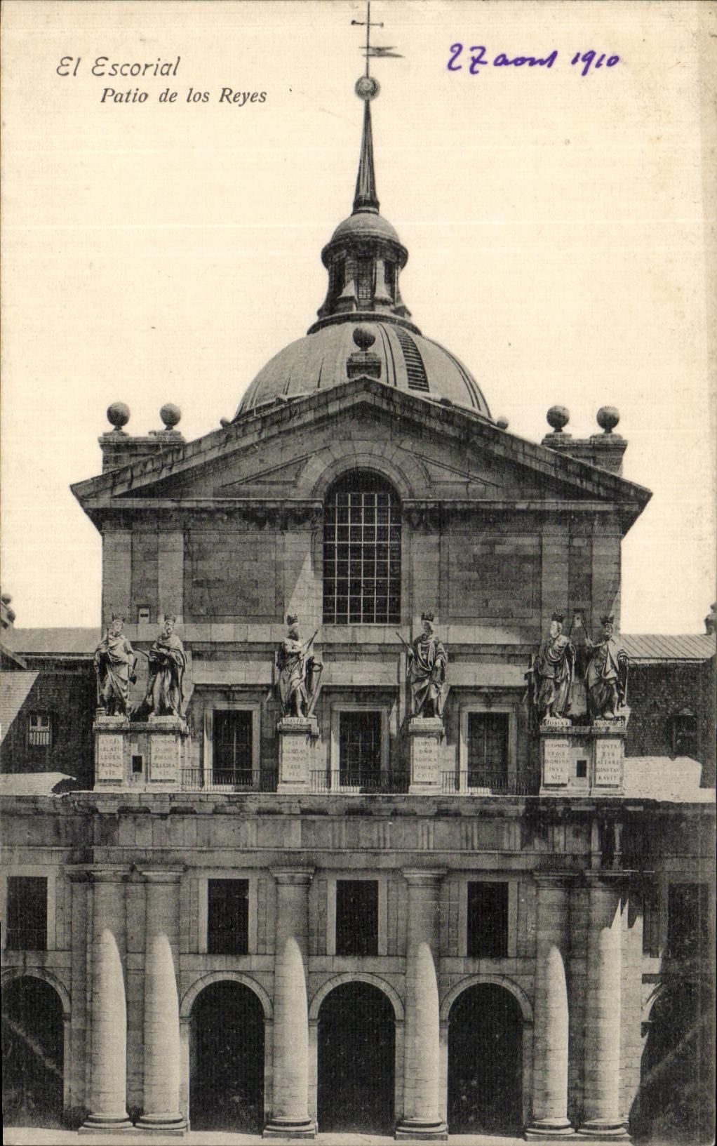 EL Escorial Patio De Los Reyes de la POSTAL de la VENDIMIA