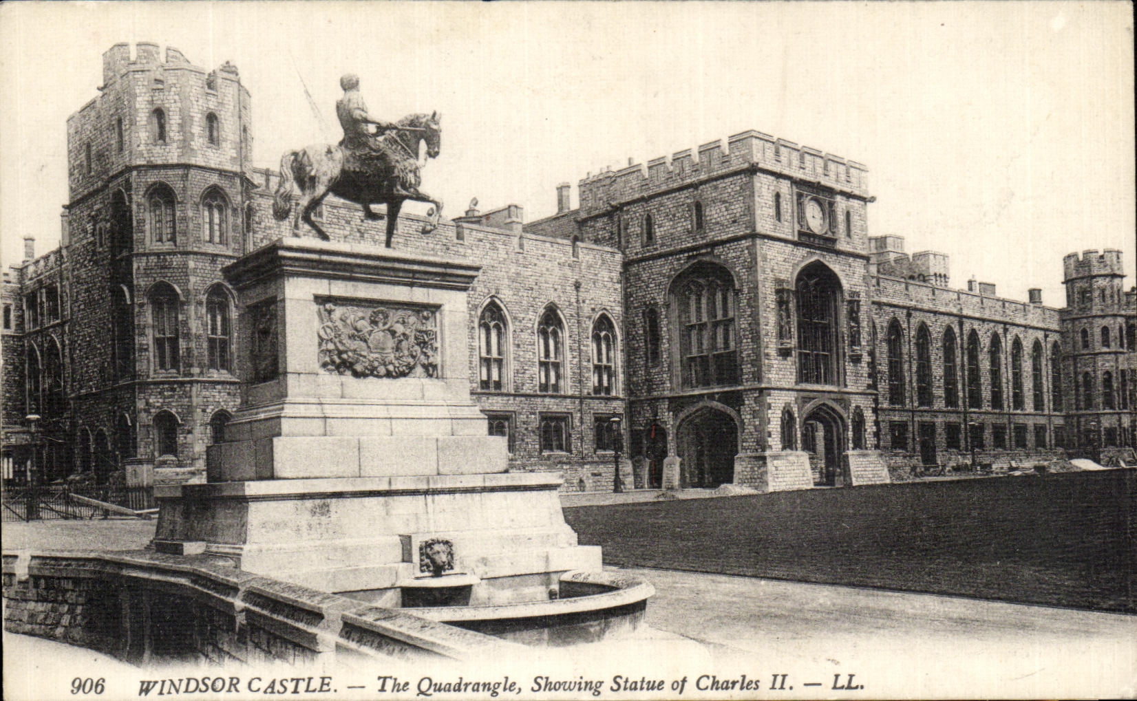 VINTAGE POSTCARD Windsor Castle The Quadrangle Showing Rules Charles II off