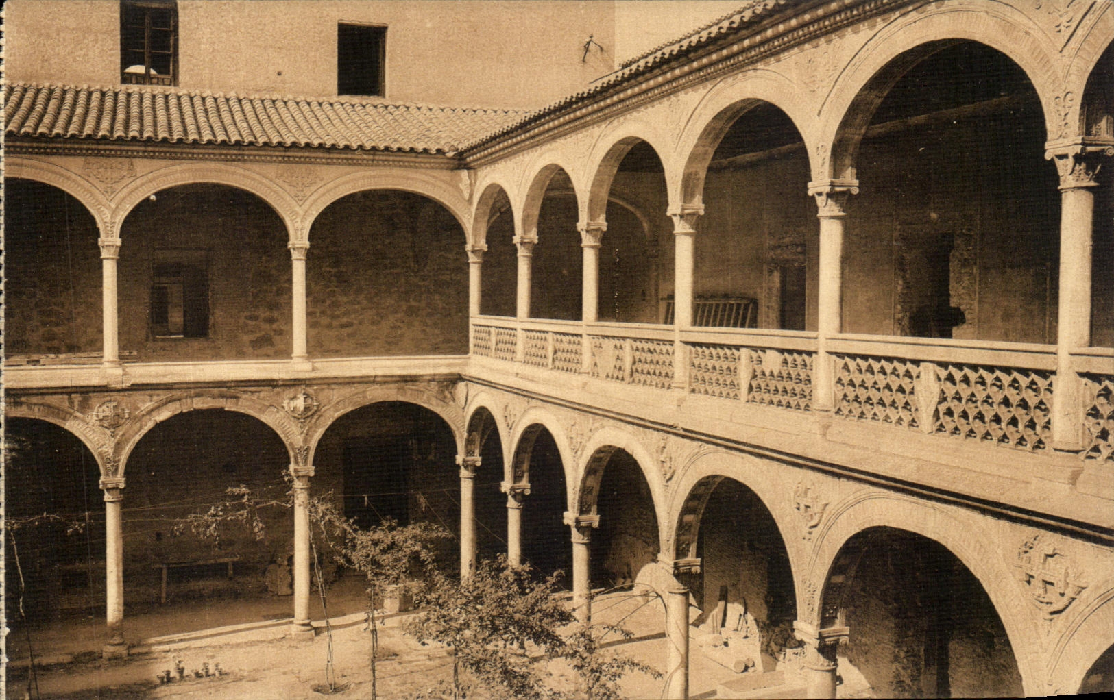 VINTAGE POSTCARD Toledo Claustro Del Hospital de Santa Cruz