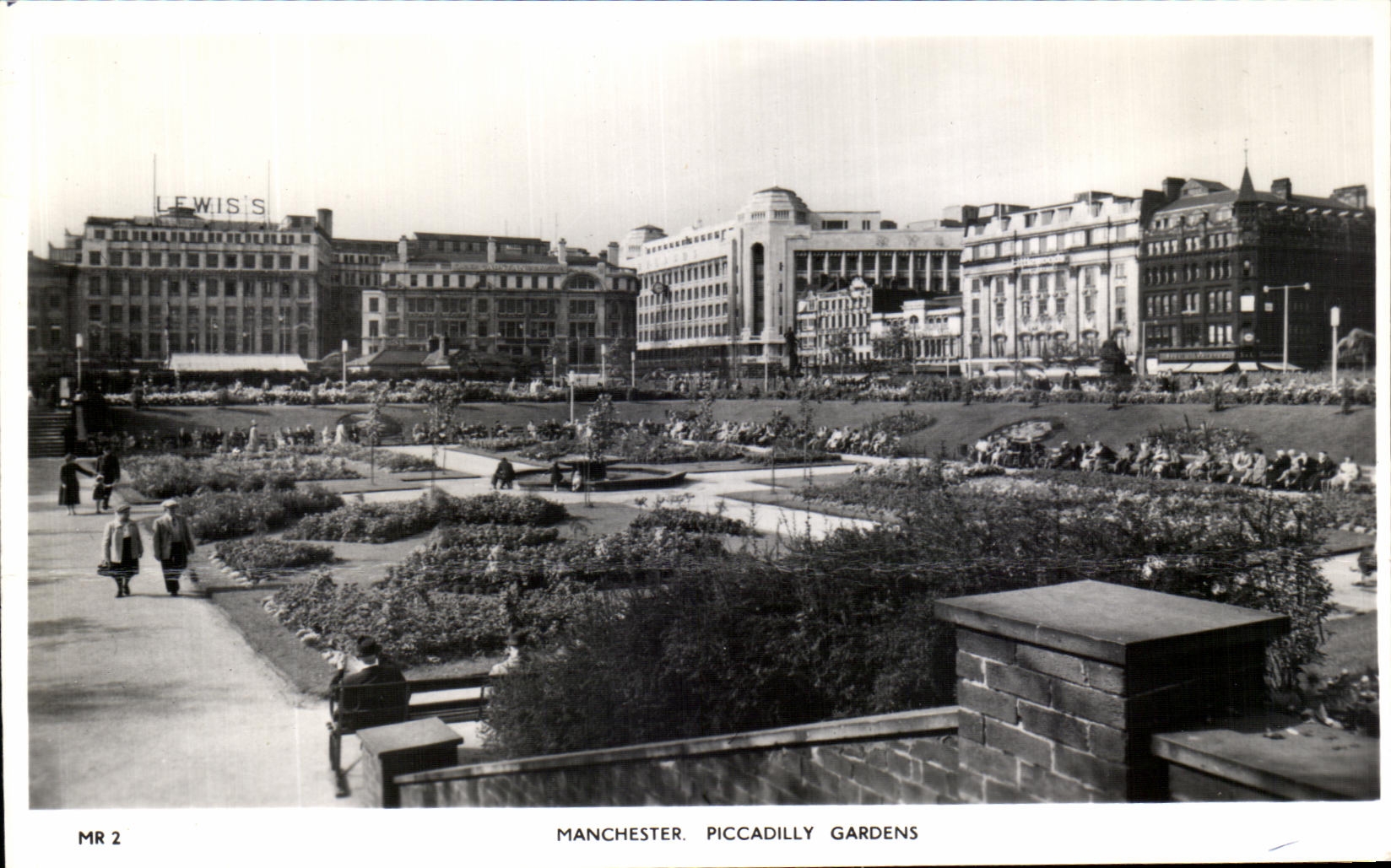 VINTAGE POSTCARD Manchester Piccadilly Gardens