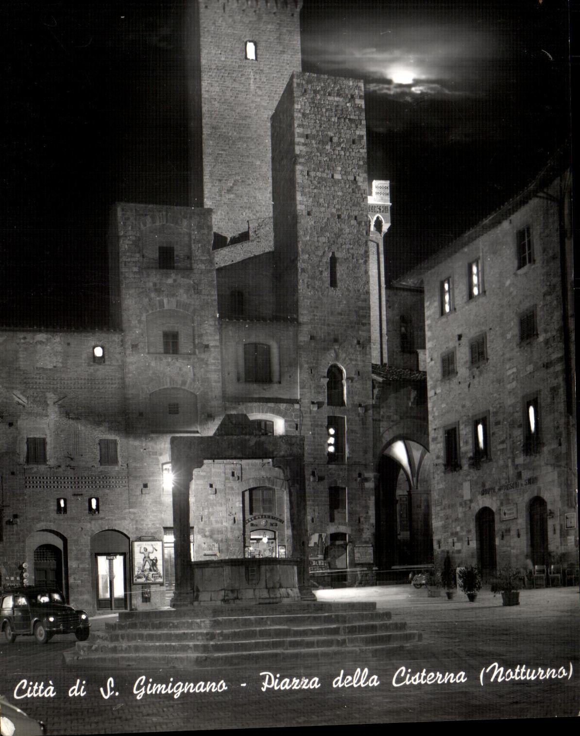 CPSM Citta di Gimignana Piarra della cisterna