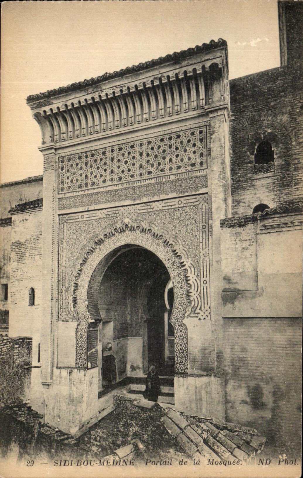 VINTAGE POSTCARD Sidi Bou Medine Gate of the Tunisia mosque