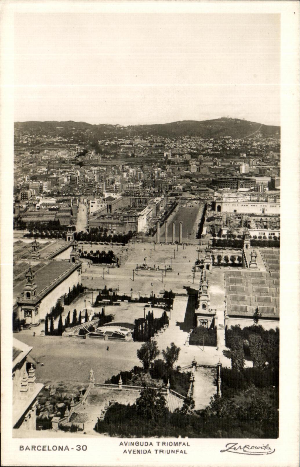 VINTAGE POSTCARD Barcelona Aviguda triomfal
