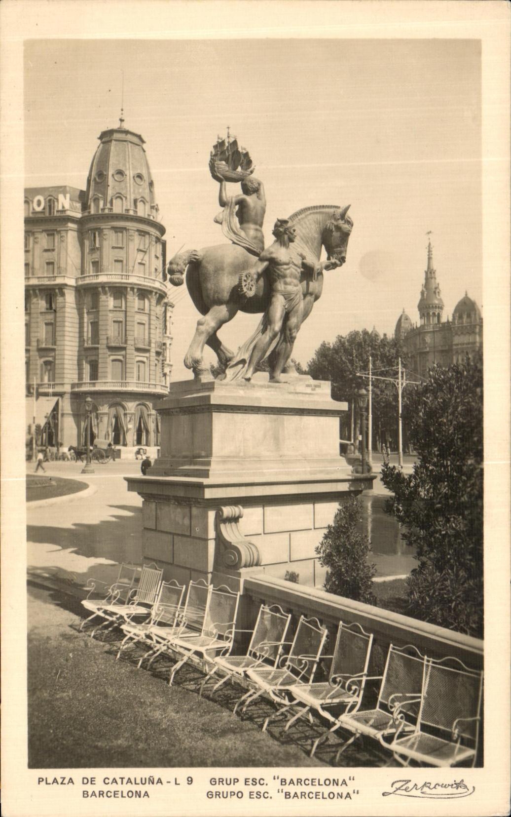 VINTAGE POSTCARD Barcelona Grupo Esc Barcelona