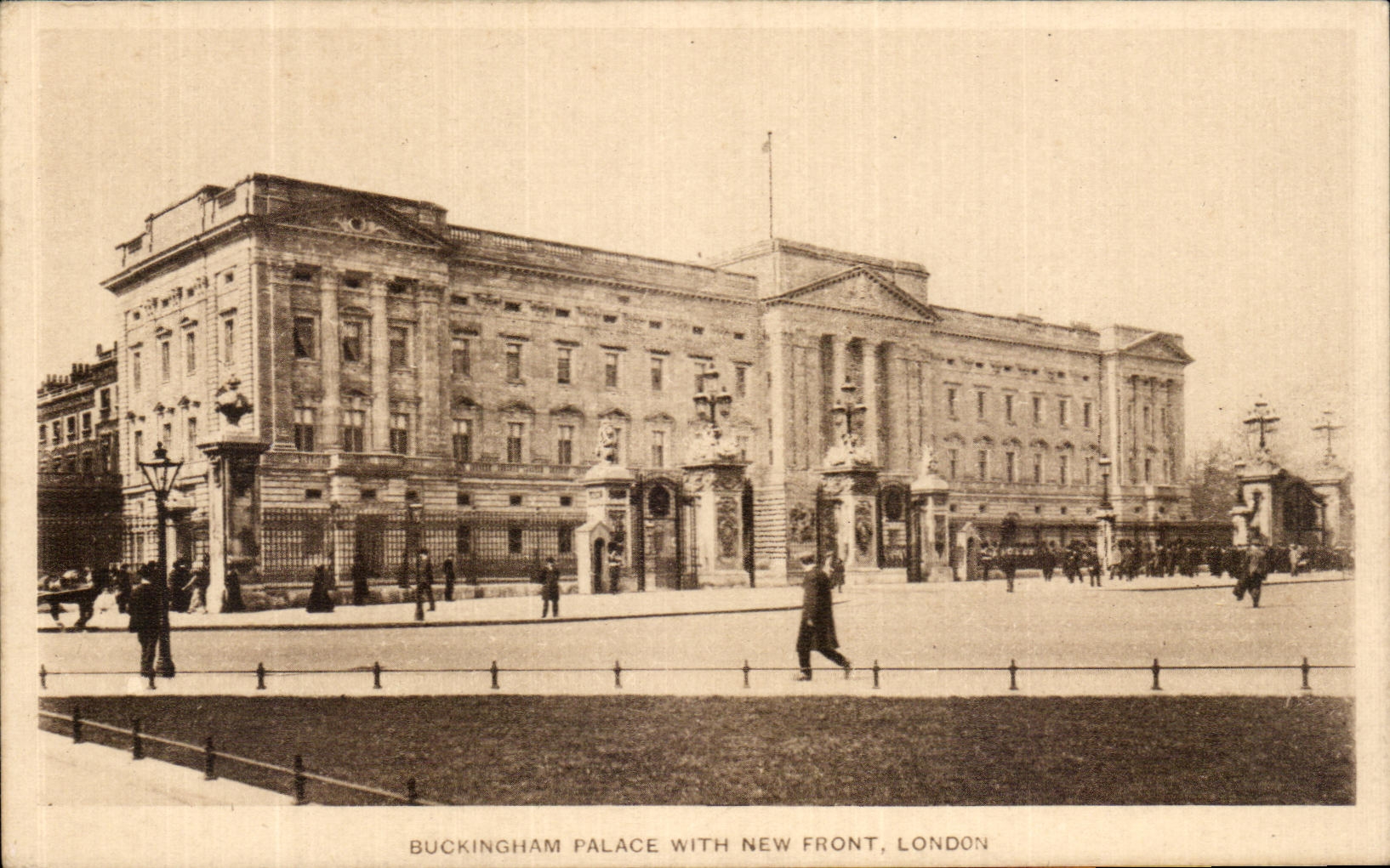 VINTAGE POSTCARD Buckingham Palace with New London Face
