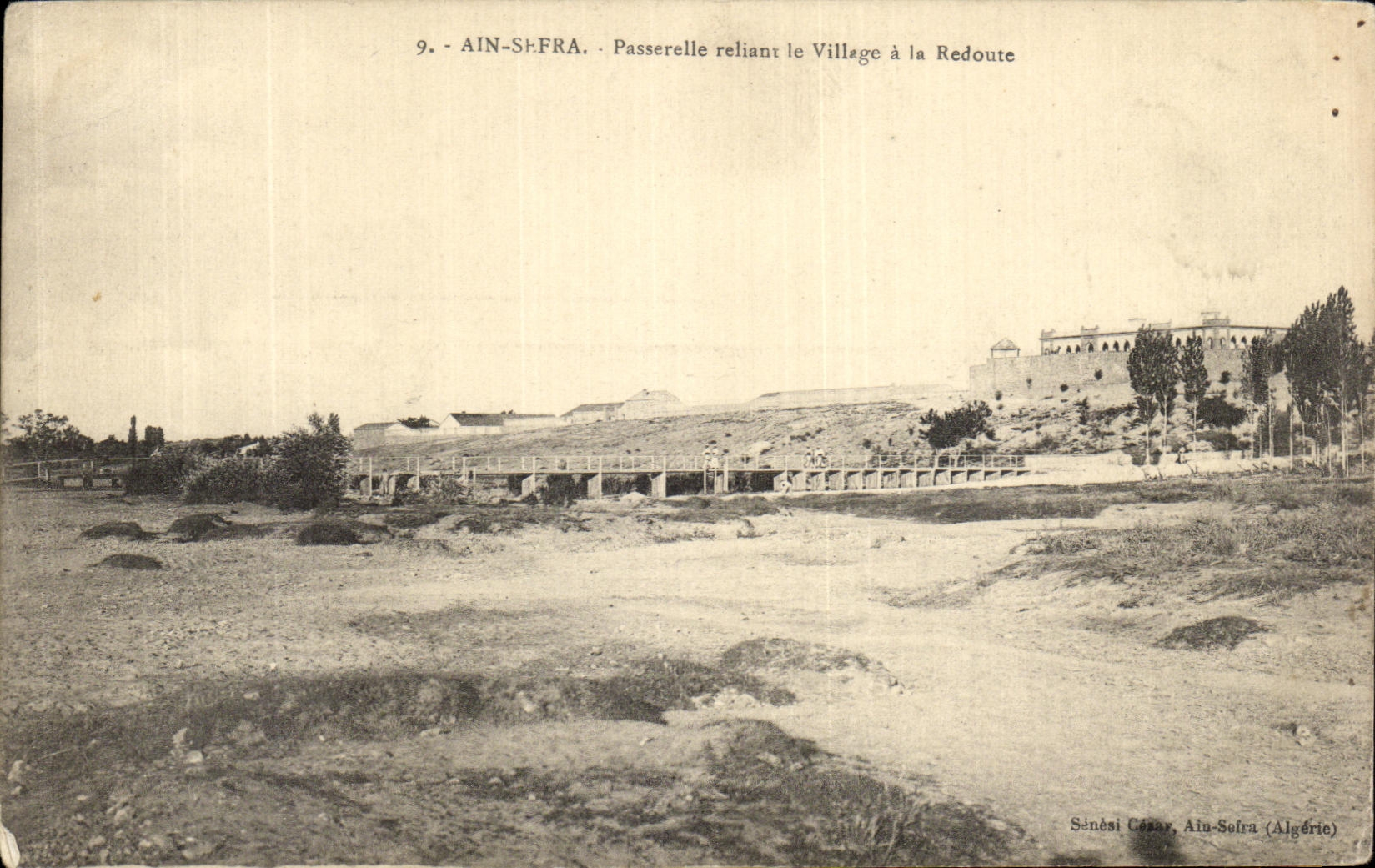 CPA Ain Sefra Passerelle Reliant le Village a la Redoute