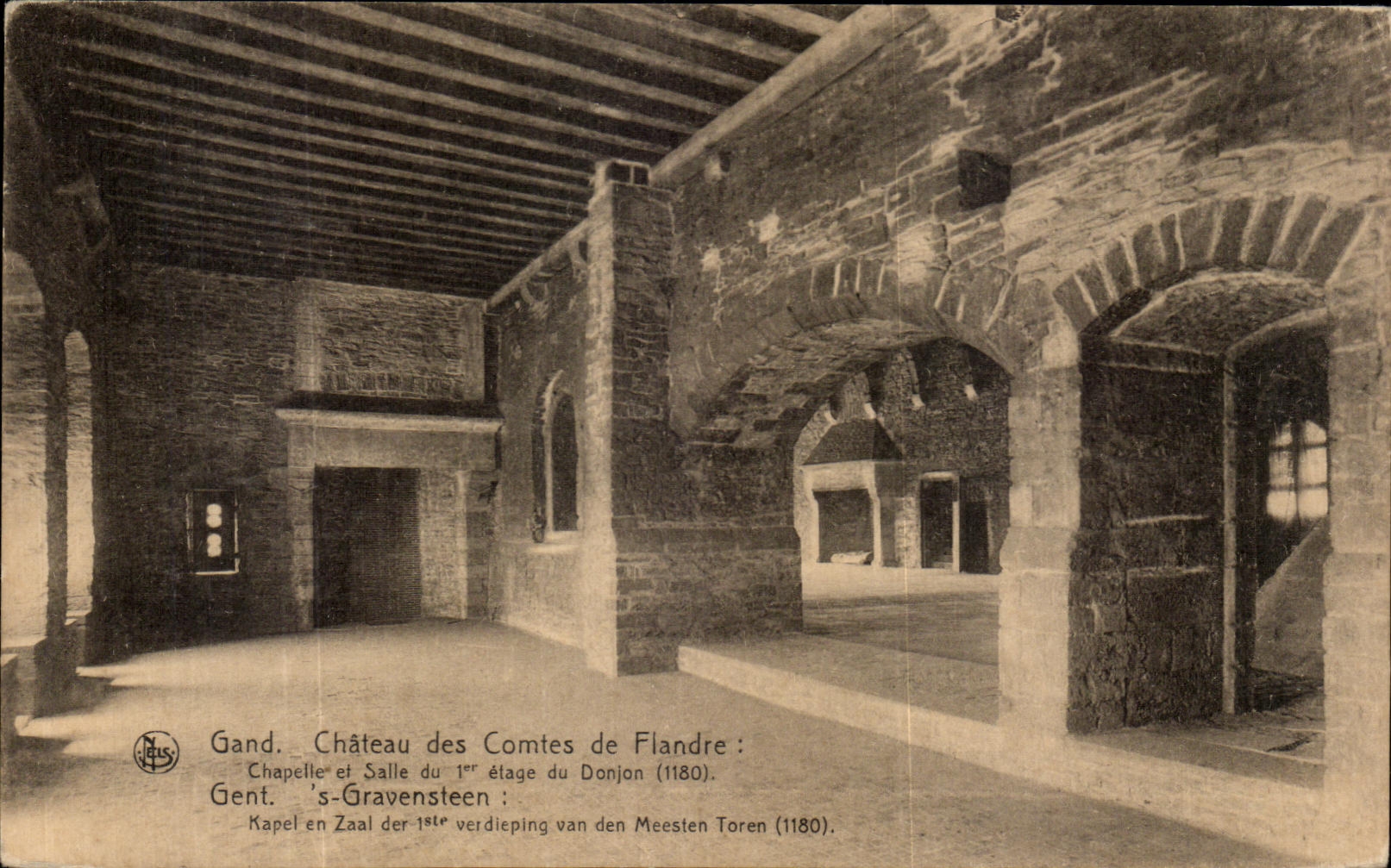 CPA Gand Chateau des Comtes de Flandre Chapelle et salle du 1er etage du donjon