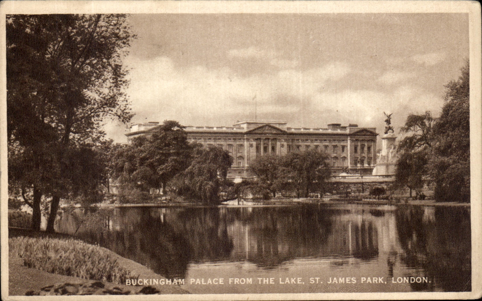 VINTAGE POSTCARD Buckingham Palace From The Lake St James Park London