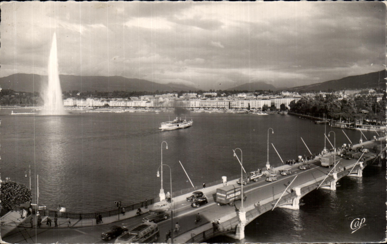 CPSM Geneva Bridge of Mont Blanc the jet D water and roads