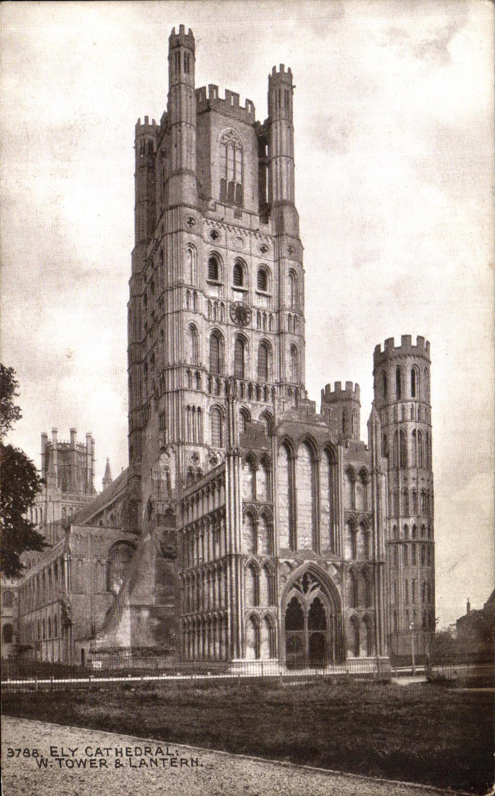 VINTAGE POSTCARD Ely Cathedral Tower Lantern