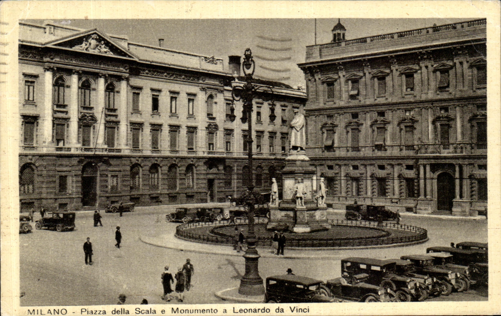 VINTAGE POSTCARD Milano Piazza della Scala E Monumento has Leonardo da Vinci