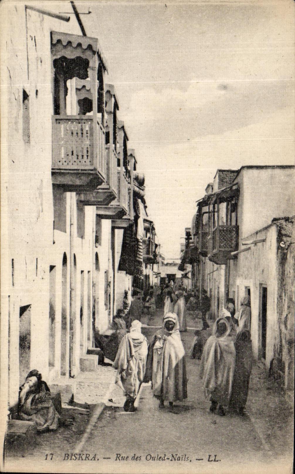 La calle de Biskra de la POSTAL de la VENDIMIA de Ouled clava Argelia