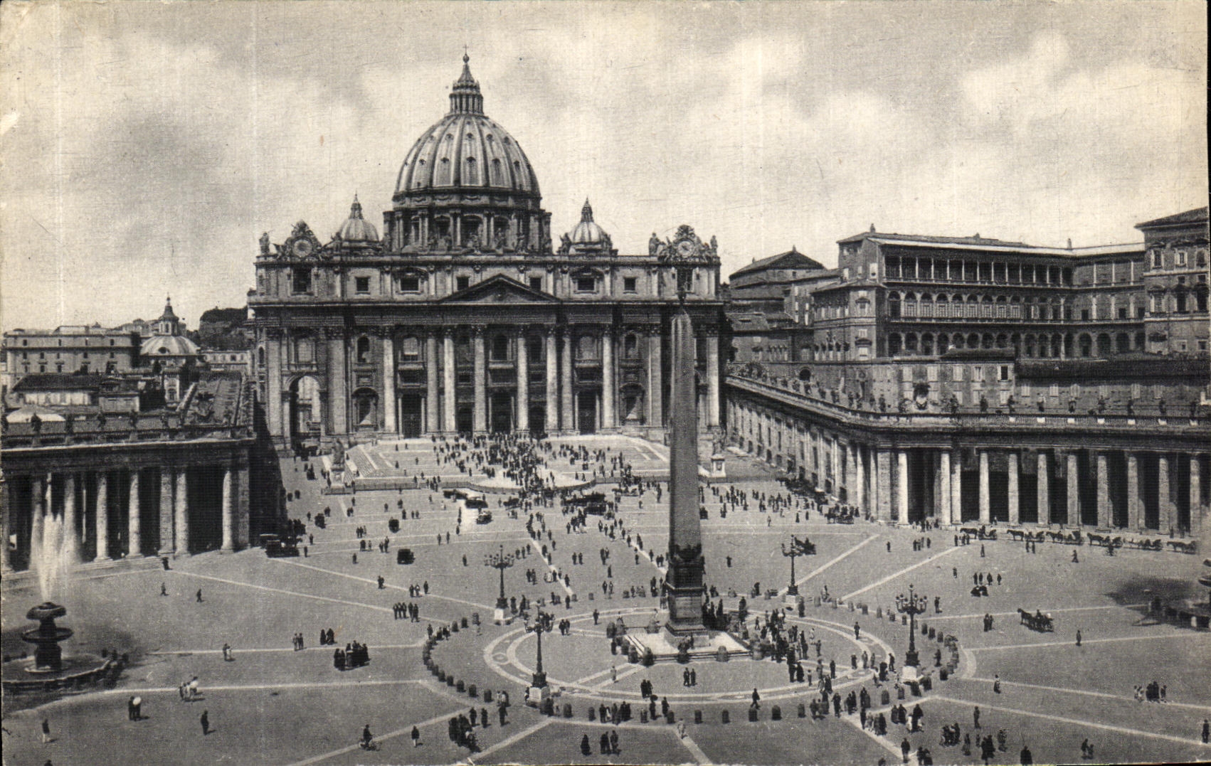 CPA Citta Del Vaticano St Feter a Square the Baslicia Place Saint Pierre Et La Basilique