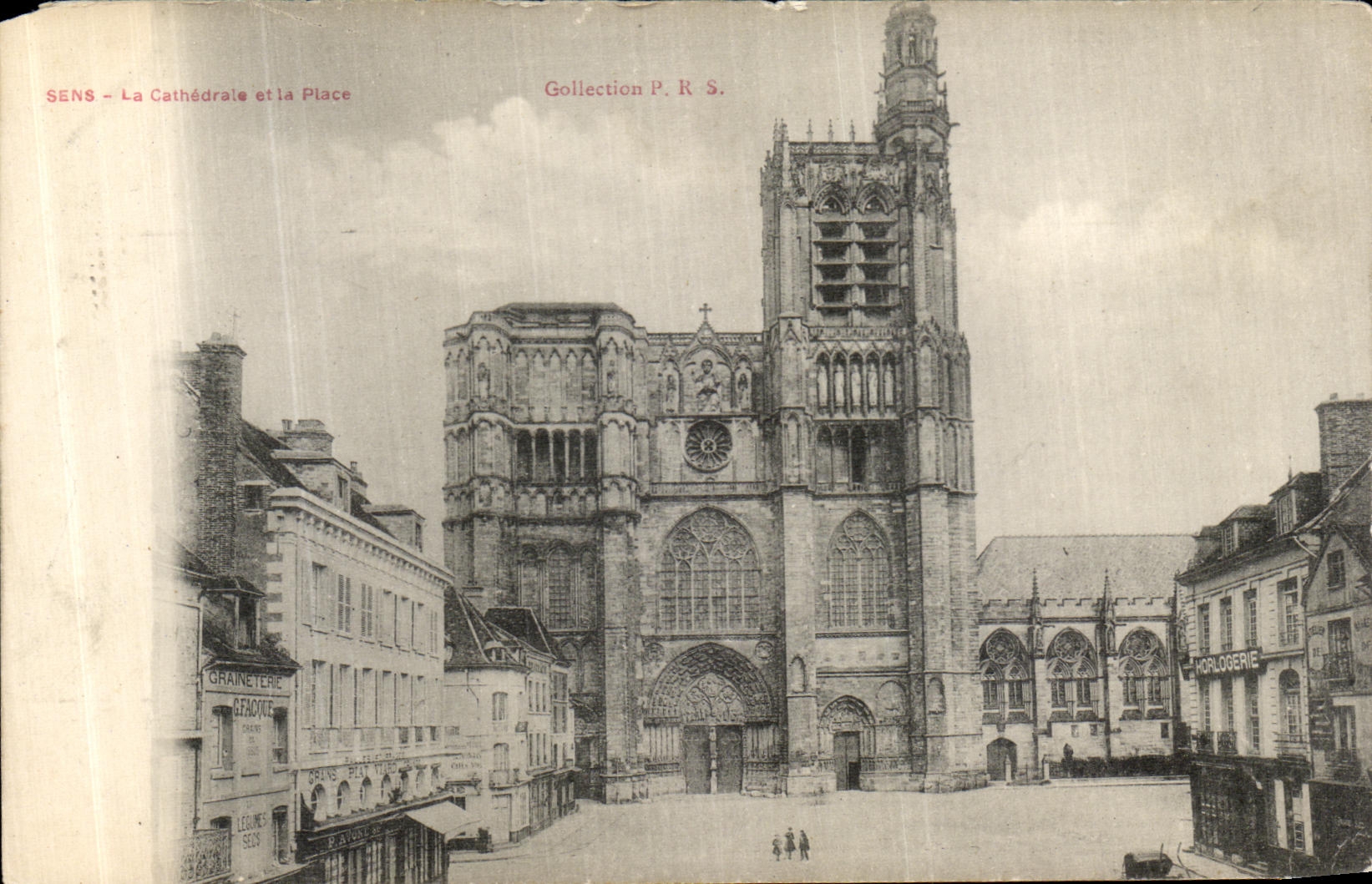 CPA Sens La Cathedrale et la Place