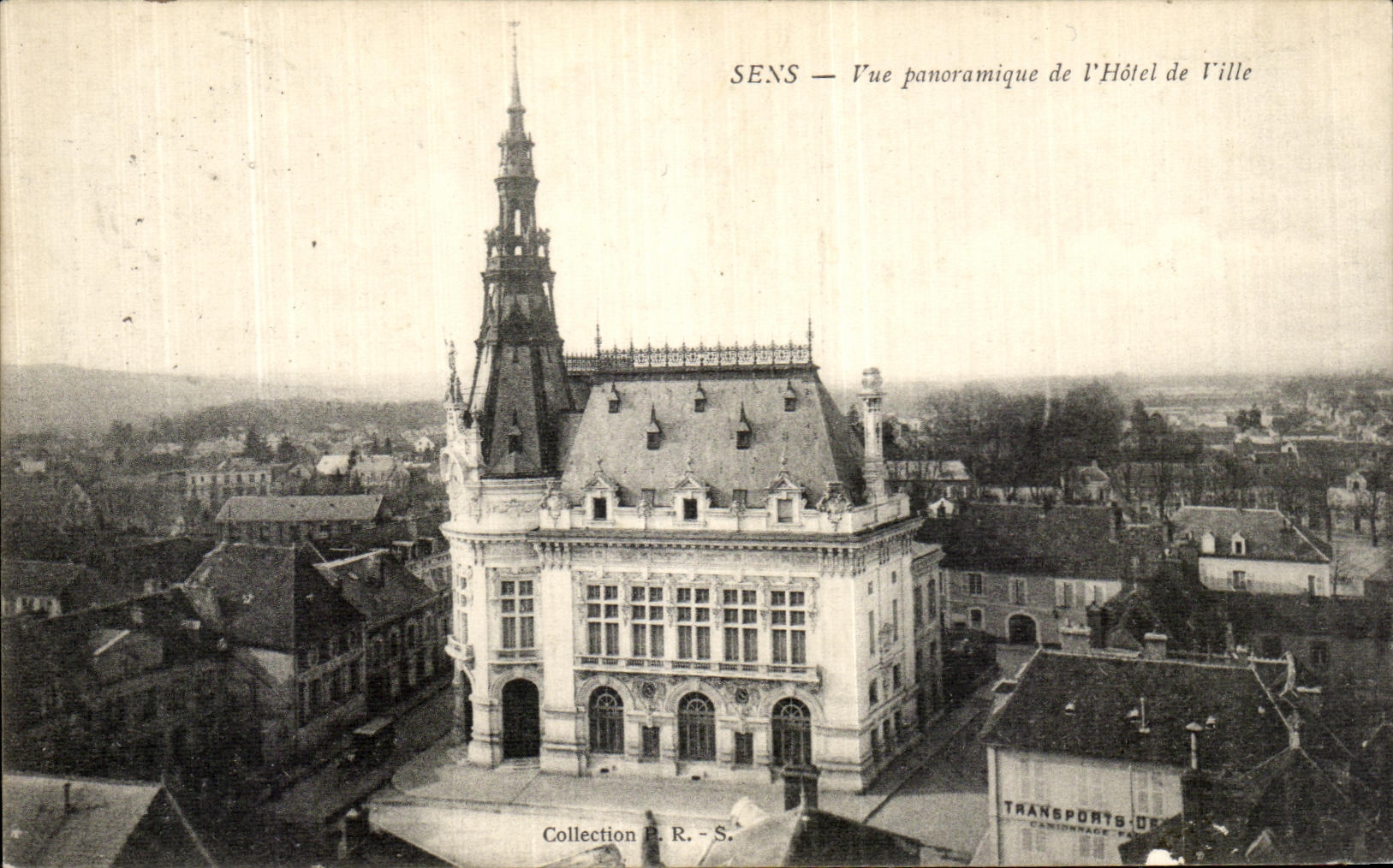 CPA Sens Vue panoramique de l Hotel de Ville