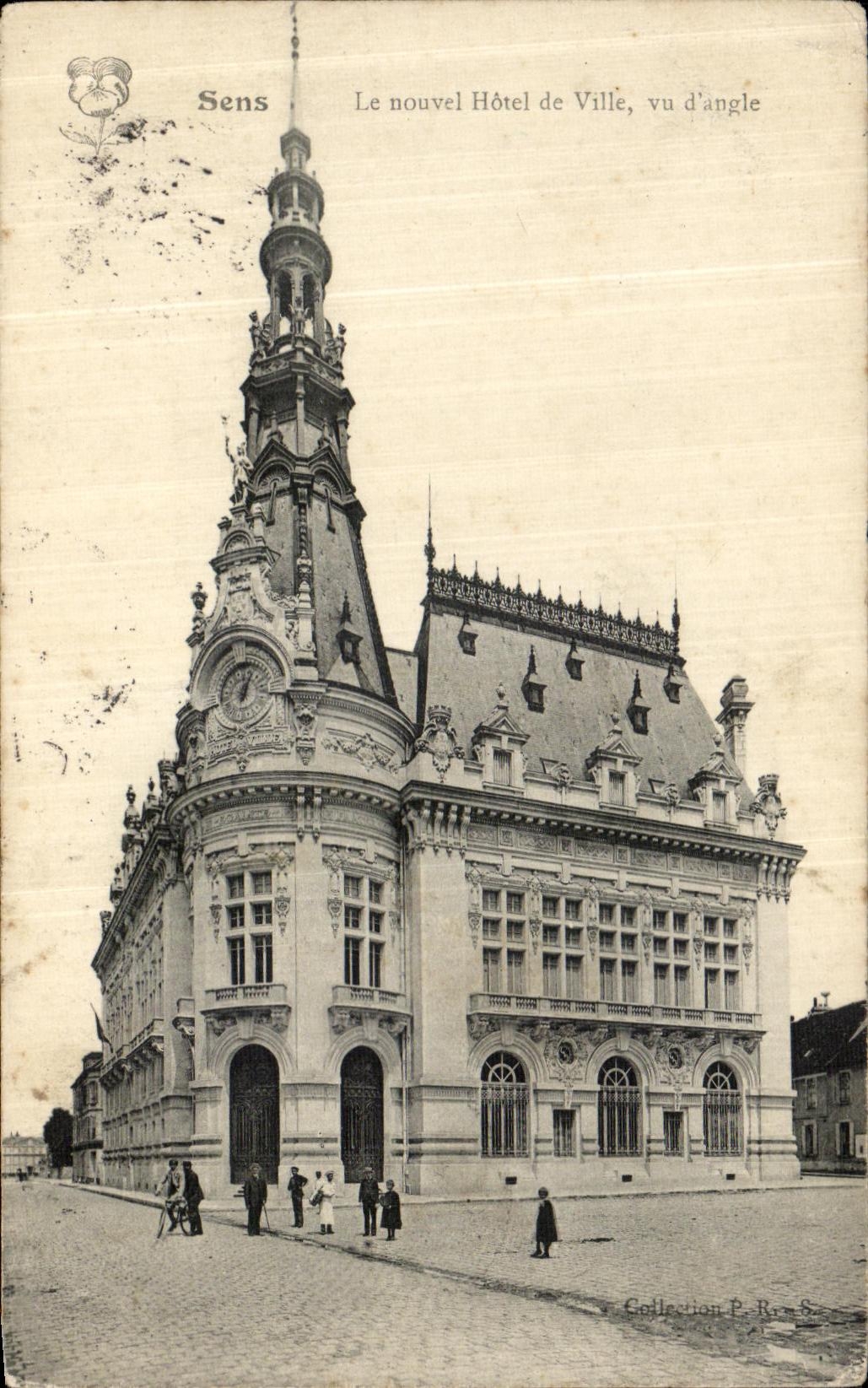 CPA Sens Le nouvel Hotel nde Ville Vue d Angle