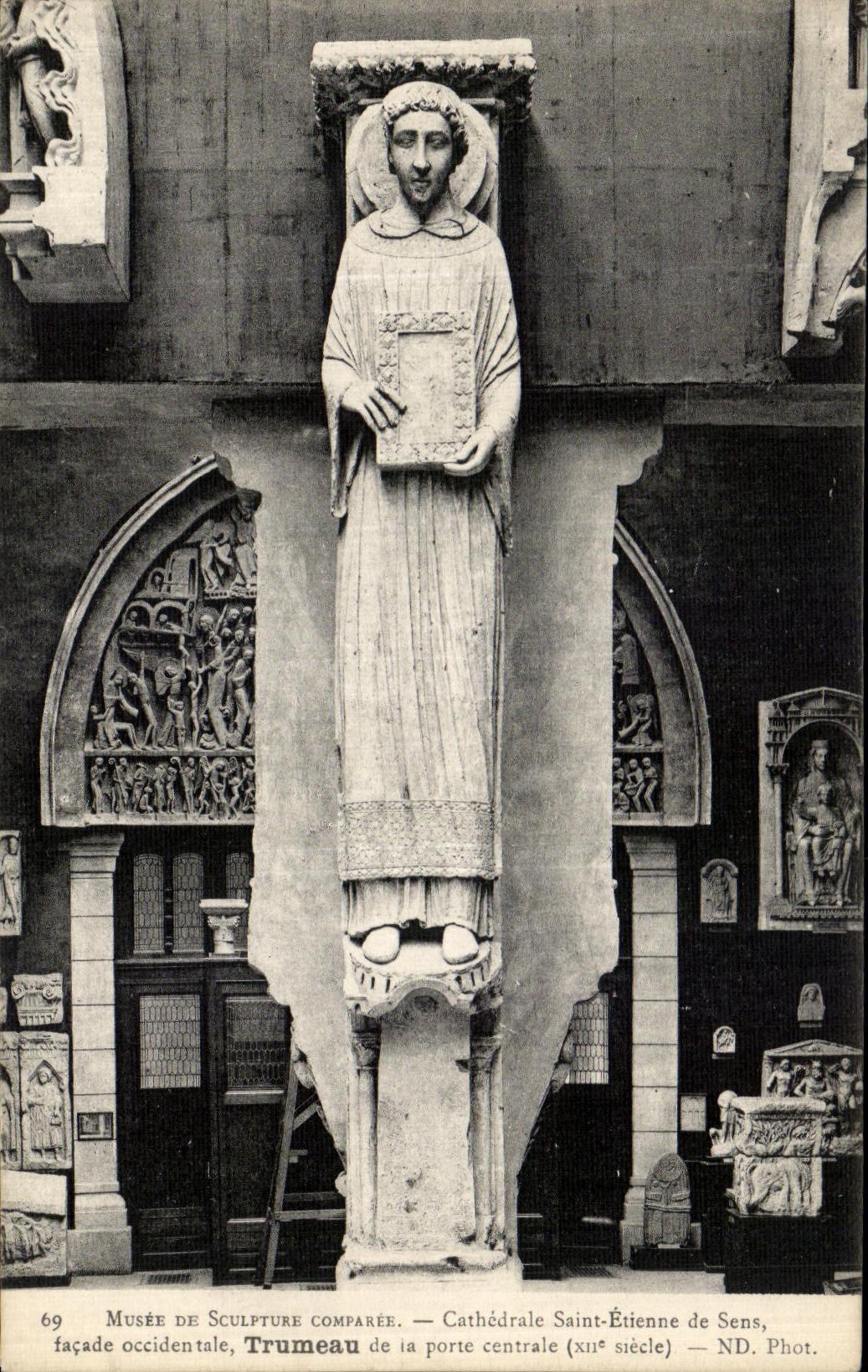CPA Musee De Sculpture Compare Cathedrale Saint Etienne de Sens Trumeau de la porte centrale