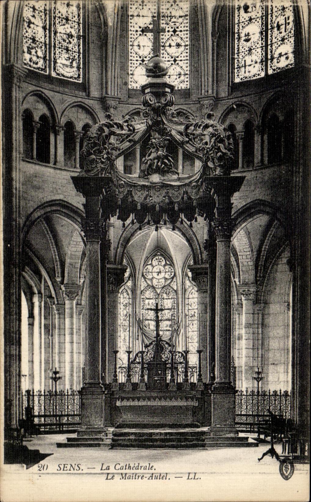 CPA Sens La Cathedrale Le Maitre Autel