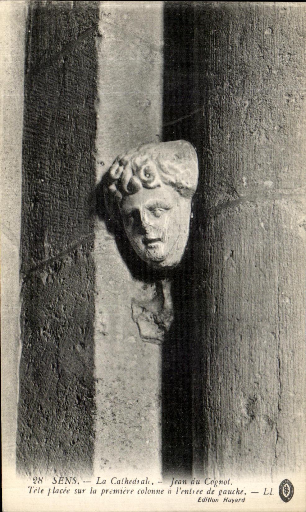 CPA Sens La Cathedrale Jean du Cognot Tete placee sur la premiere colonne a l entree de gauche