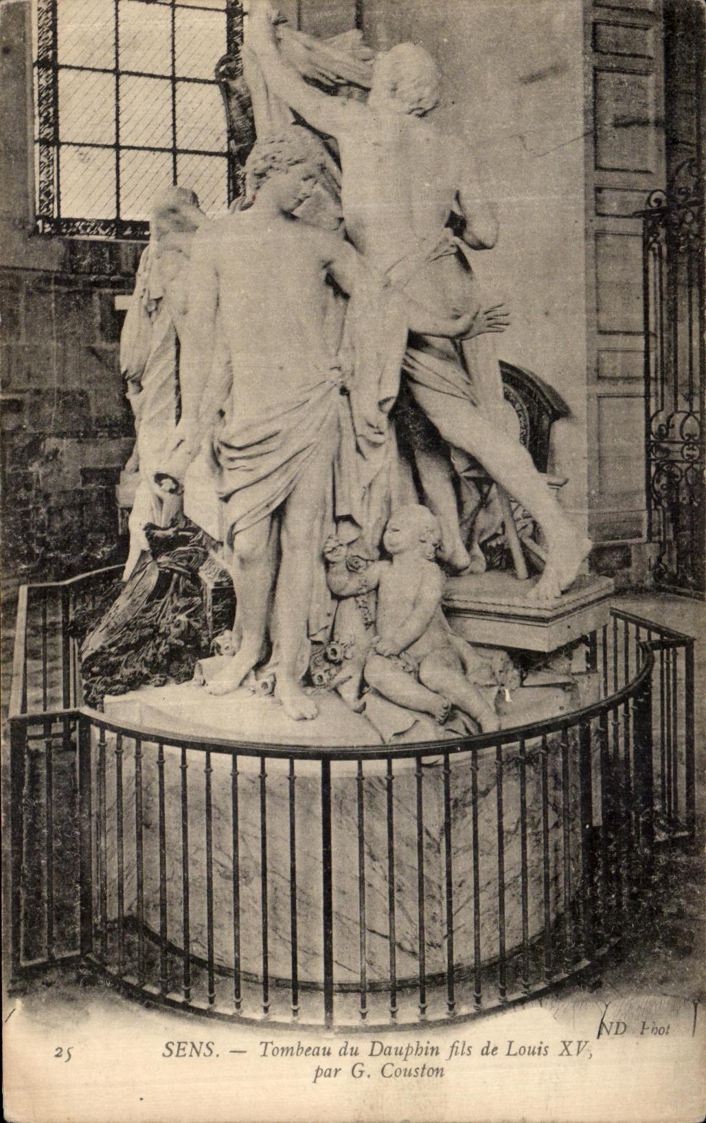 CPA Sens Tombeau du Dauphin Fils de Louis XV par Couston