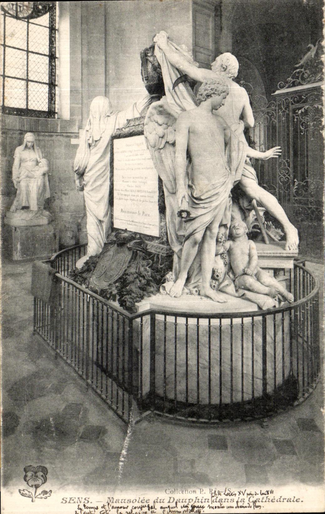 CPA Sens Mausolee du Dauphin dans la cathedrale