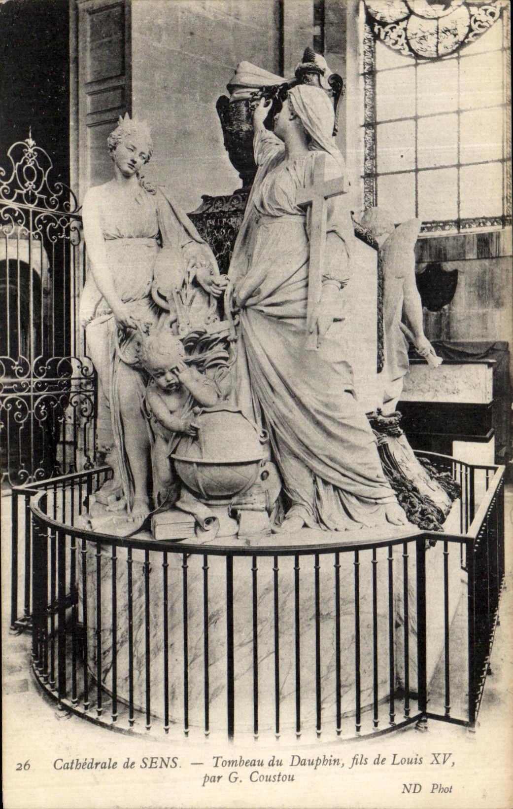 CPA Sens Cathedrale de Tombeau du Dauphin Fils de louis XV par Coustou