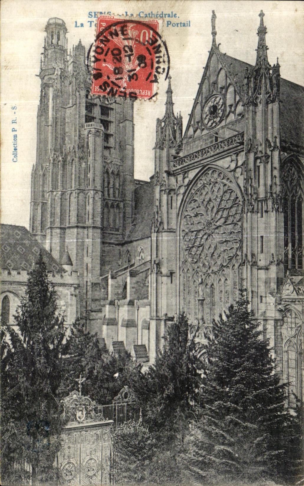 CPA Sens La Facade de la Cathedrale