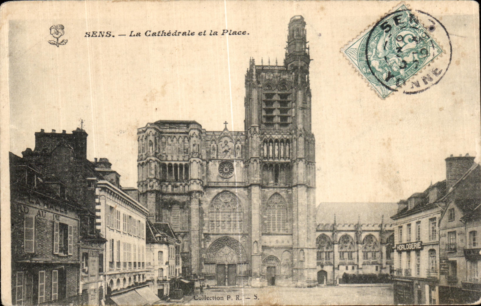 CPA Sens La Cathedrale et la Place
