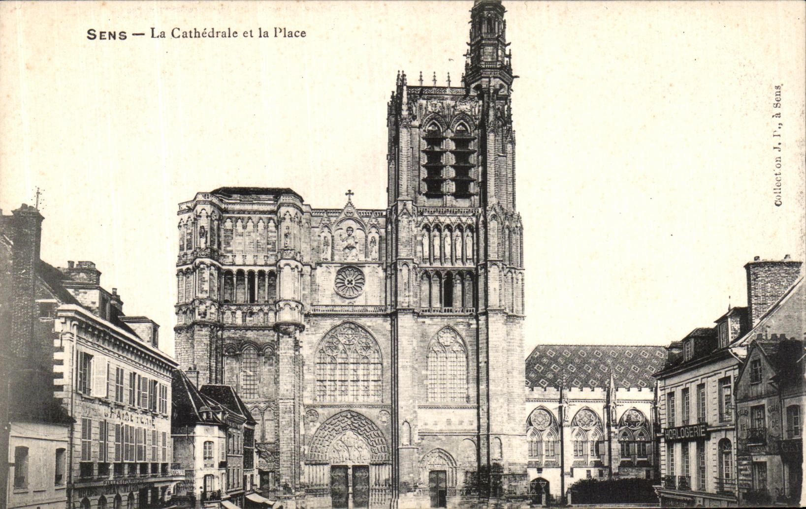 CPA Sens La Cathedrale et la Place