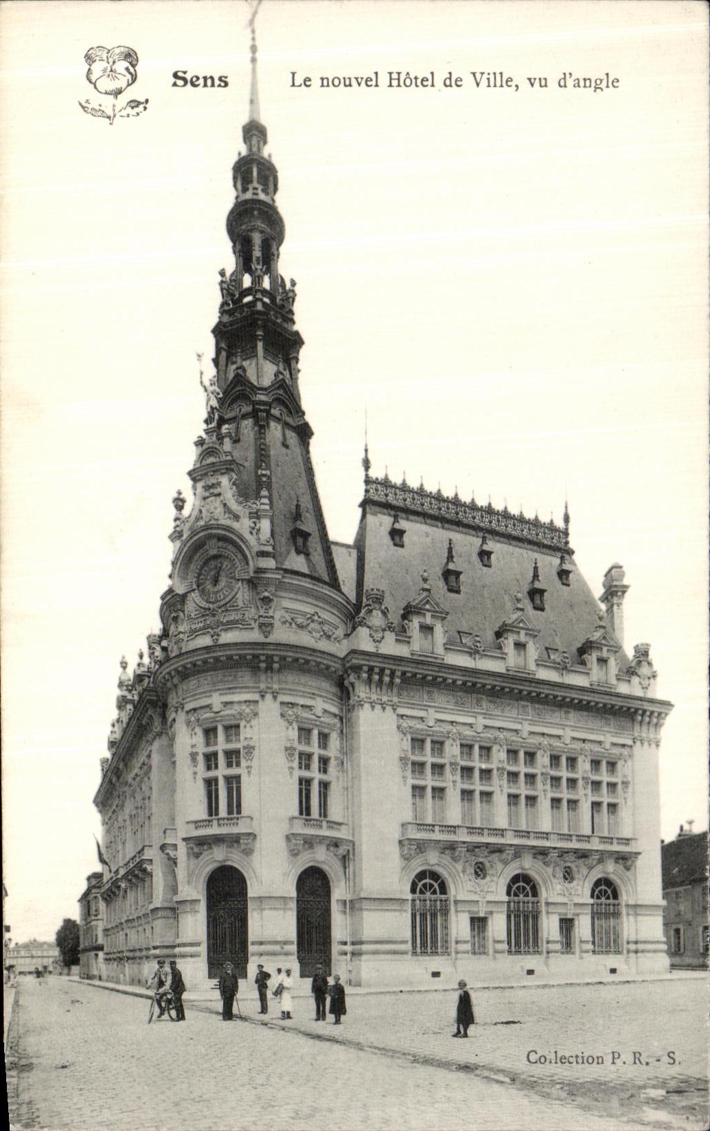 CPA Sens Le nouvel L Hotel De Ville Vu d angle