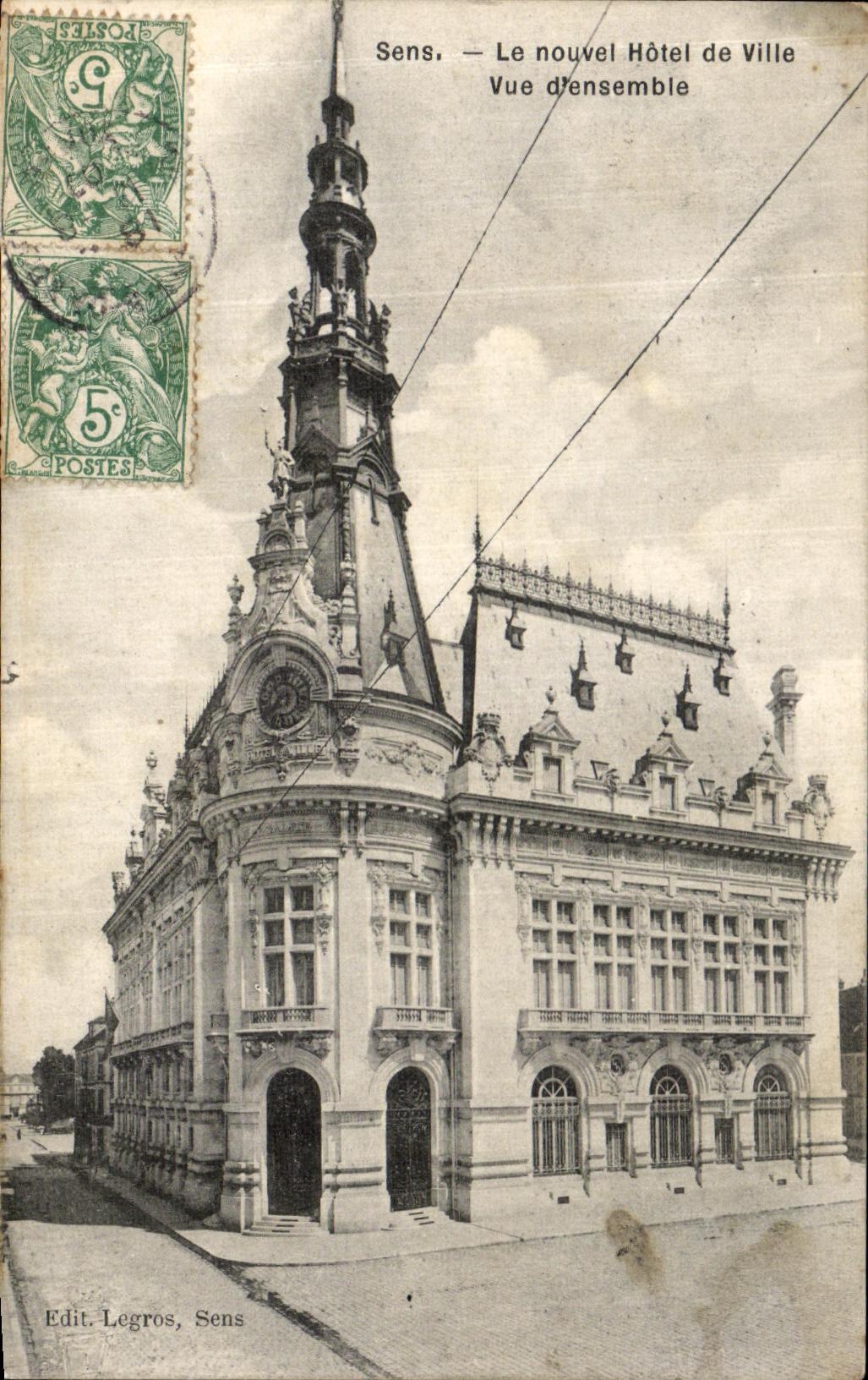 CPA Sens Le nouvel Hotel de Ville Vue D ensemble