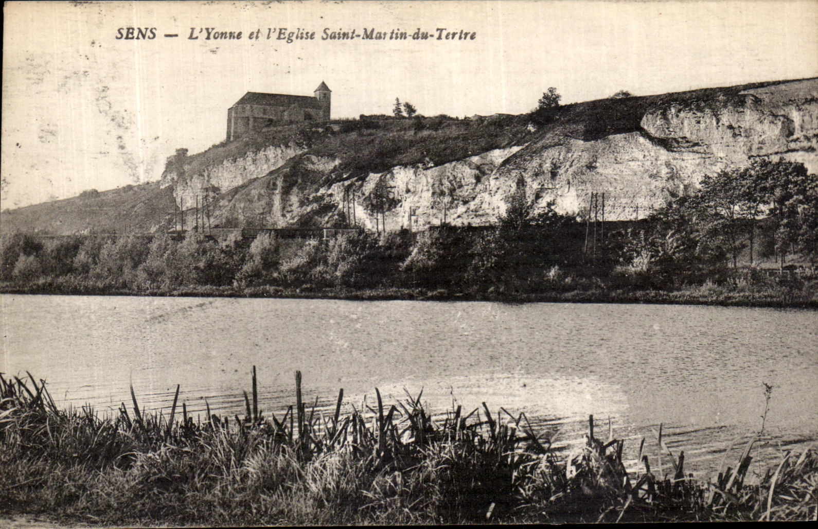 CPA Sens L Yonne et L Eglise Saint Martin du Tertre