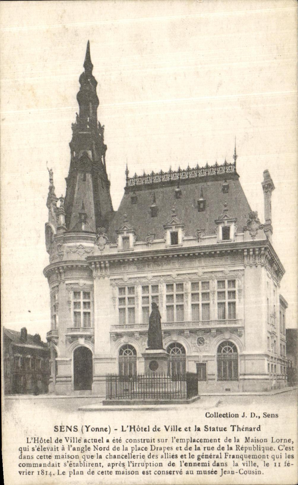 CPA Sens L Hotel de Ville et la Statue Thenard