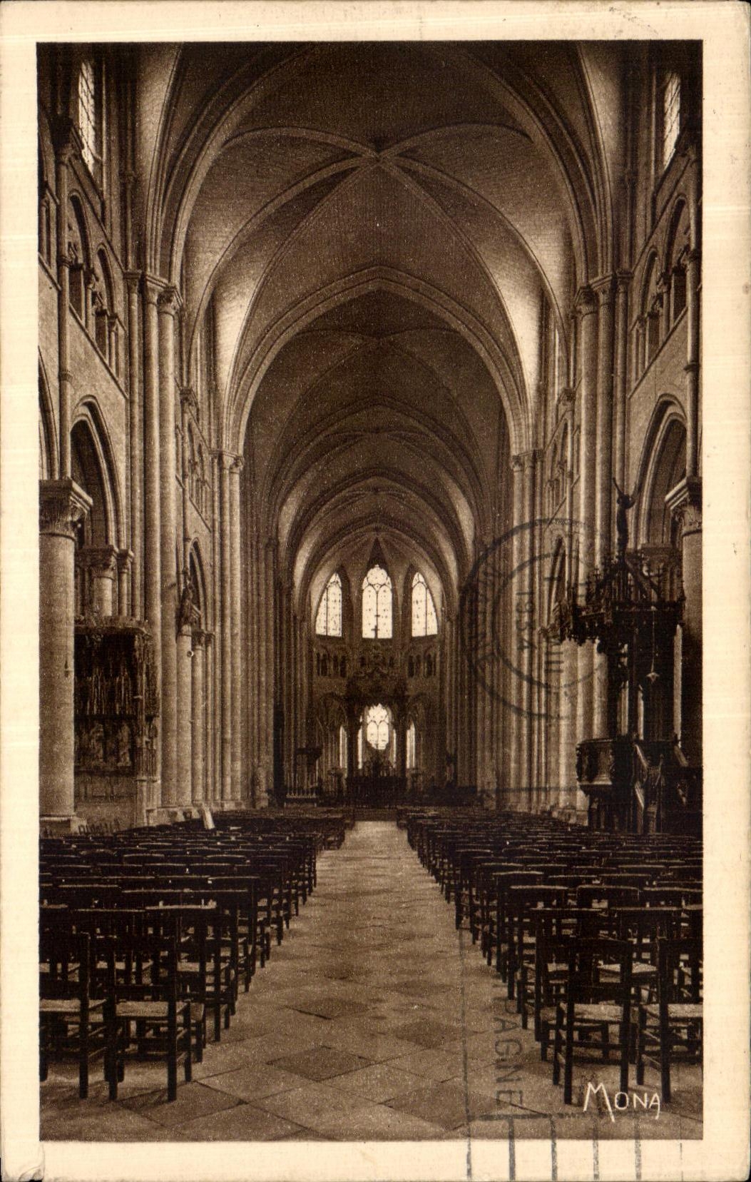 CPA Sens Interieur de la Cathedrale Saint Etienne