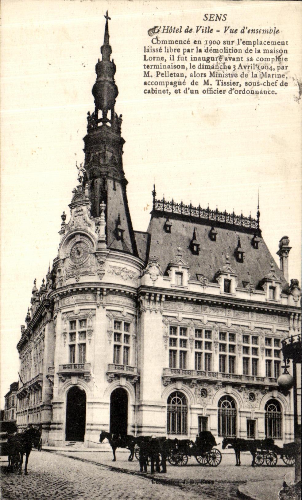 CPA Sens L Hotel de Ville Vue d ensemble