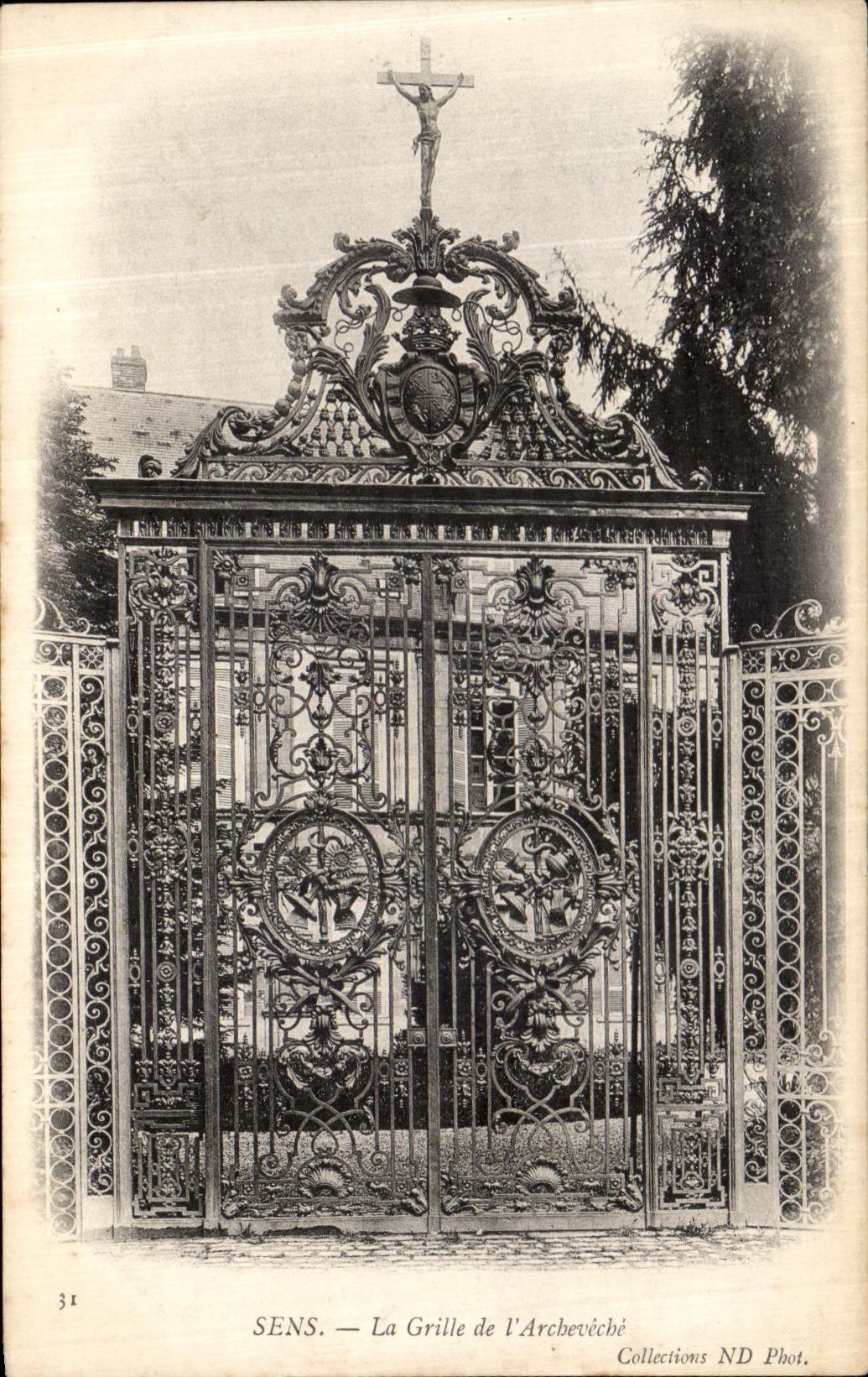 CPA Sens La Grille de l Archeveche