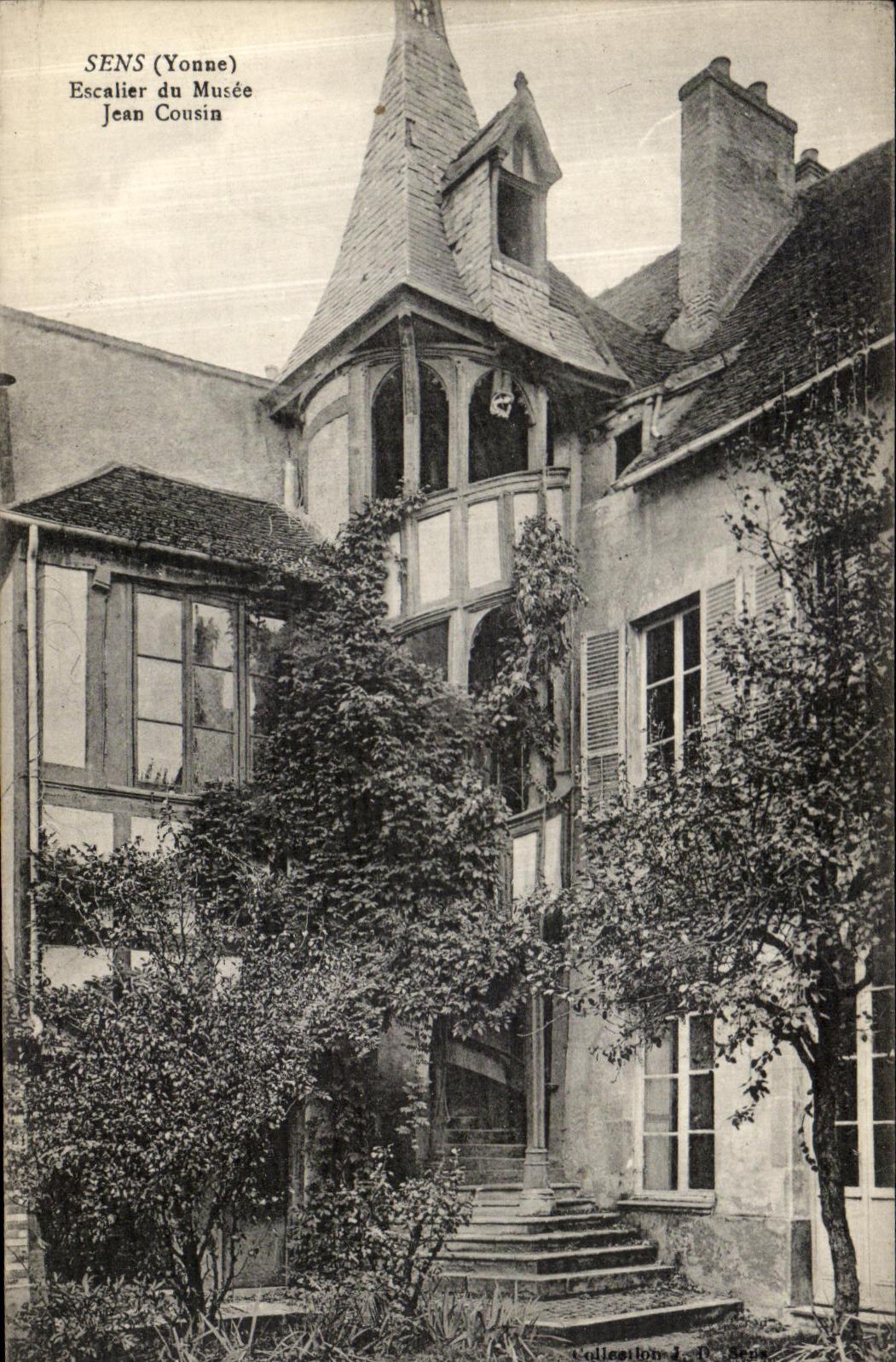 CPA Sens Escalier du Musee Jean Cousin