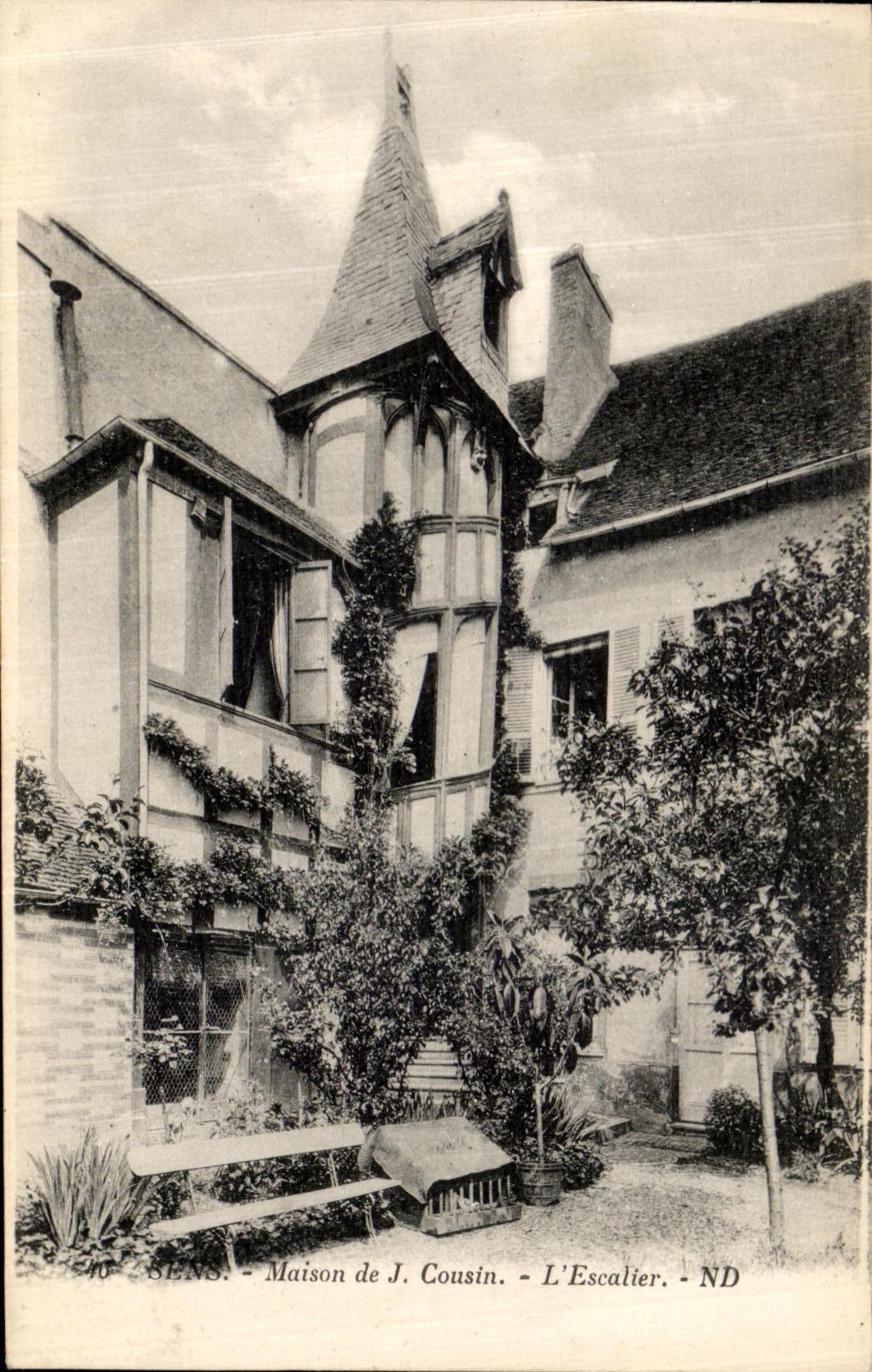 CPA Sens Maison de Cousin L escalier