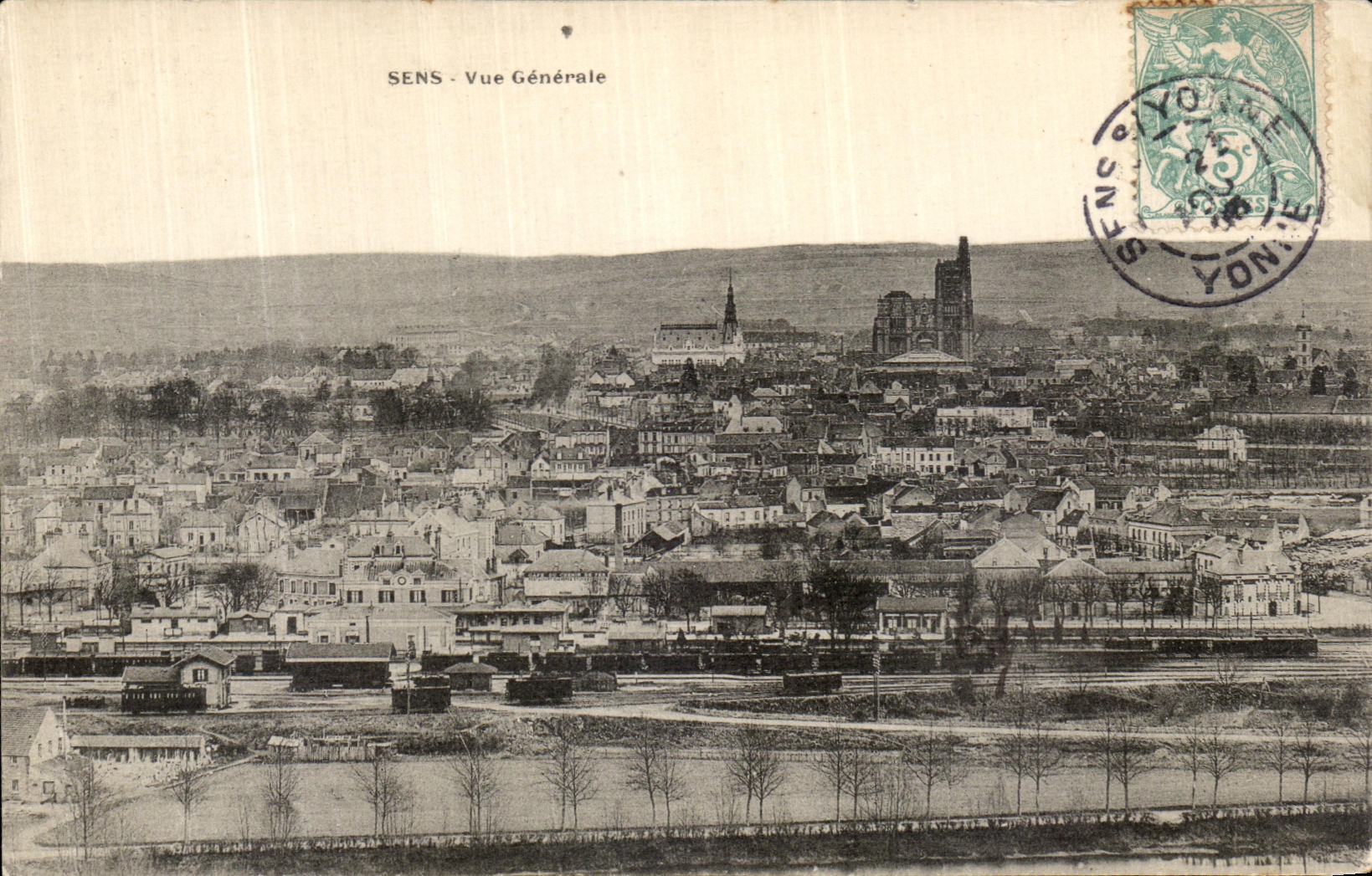 CPA Sens Vue Generale Trains