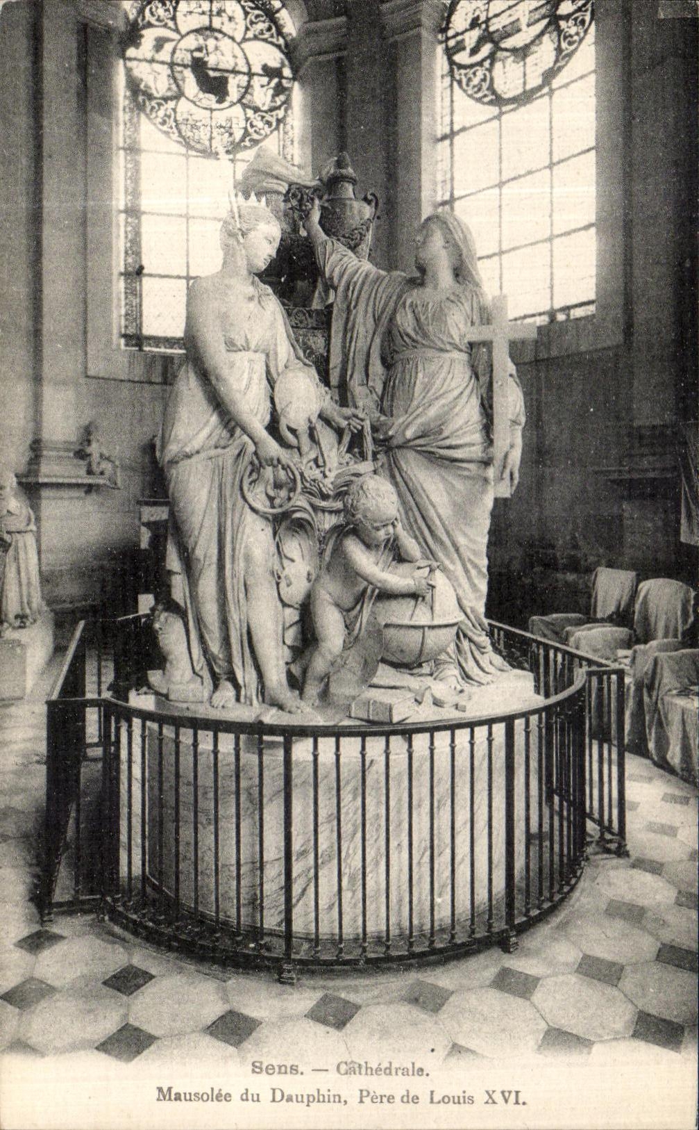 CPA Sens Cathedrale Mausolee du Dauphin Pere de Louis XVI