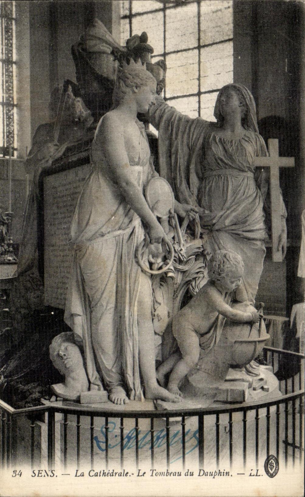 CPA Sens La Cathedrale Le Tombeau du Dauphin