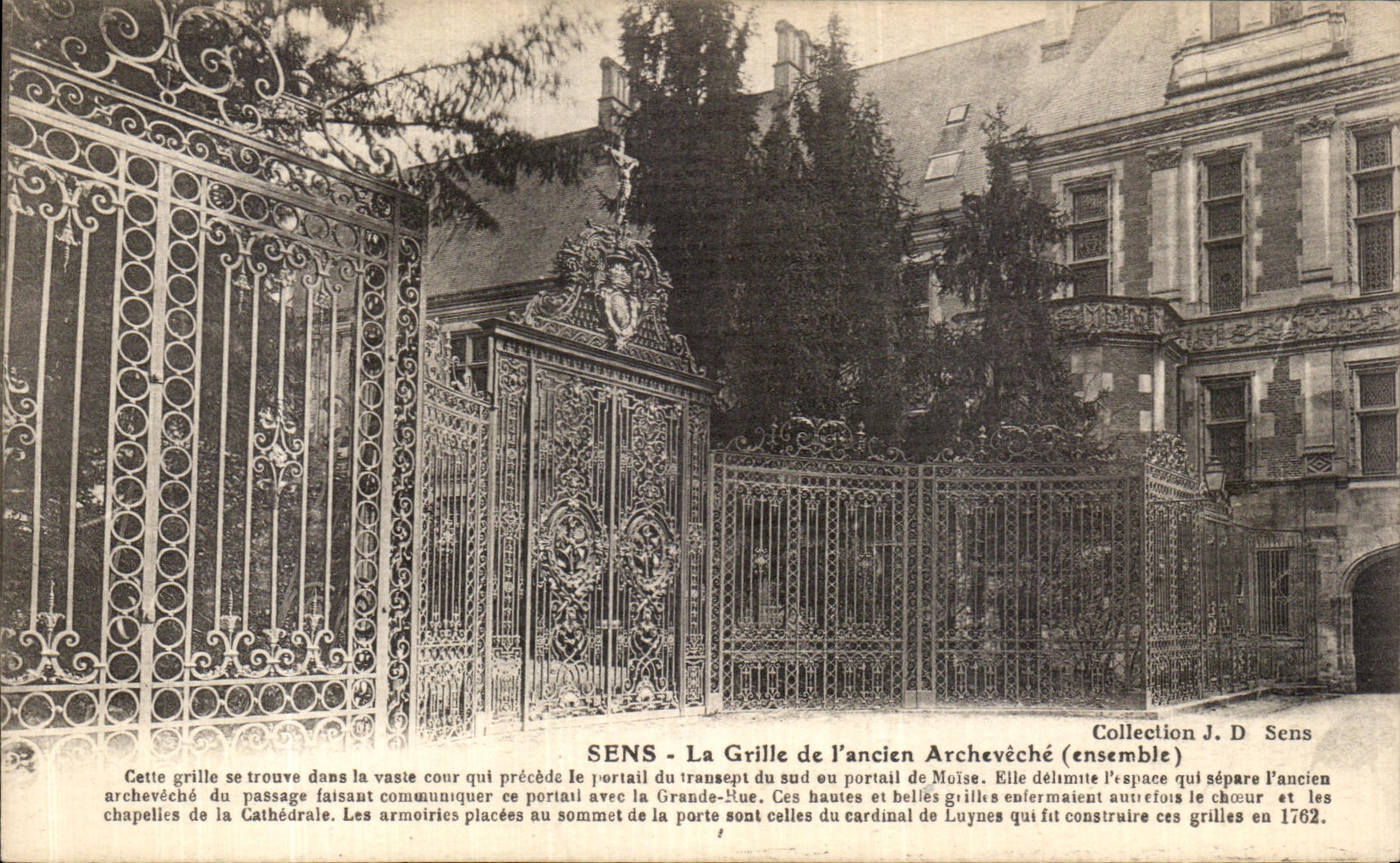 CPA Sens La Grille de l ancien Archeveche