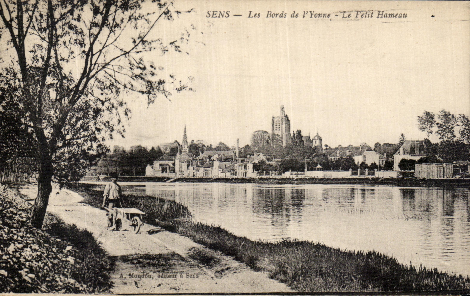 CPA Sens Les Bords de Yonne Le petit hameau