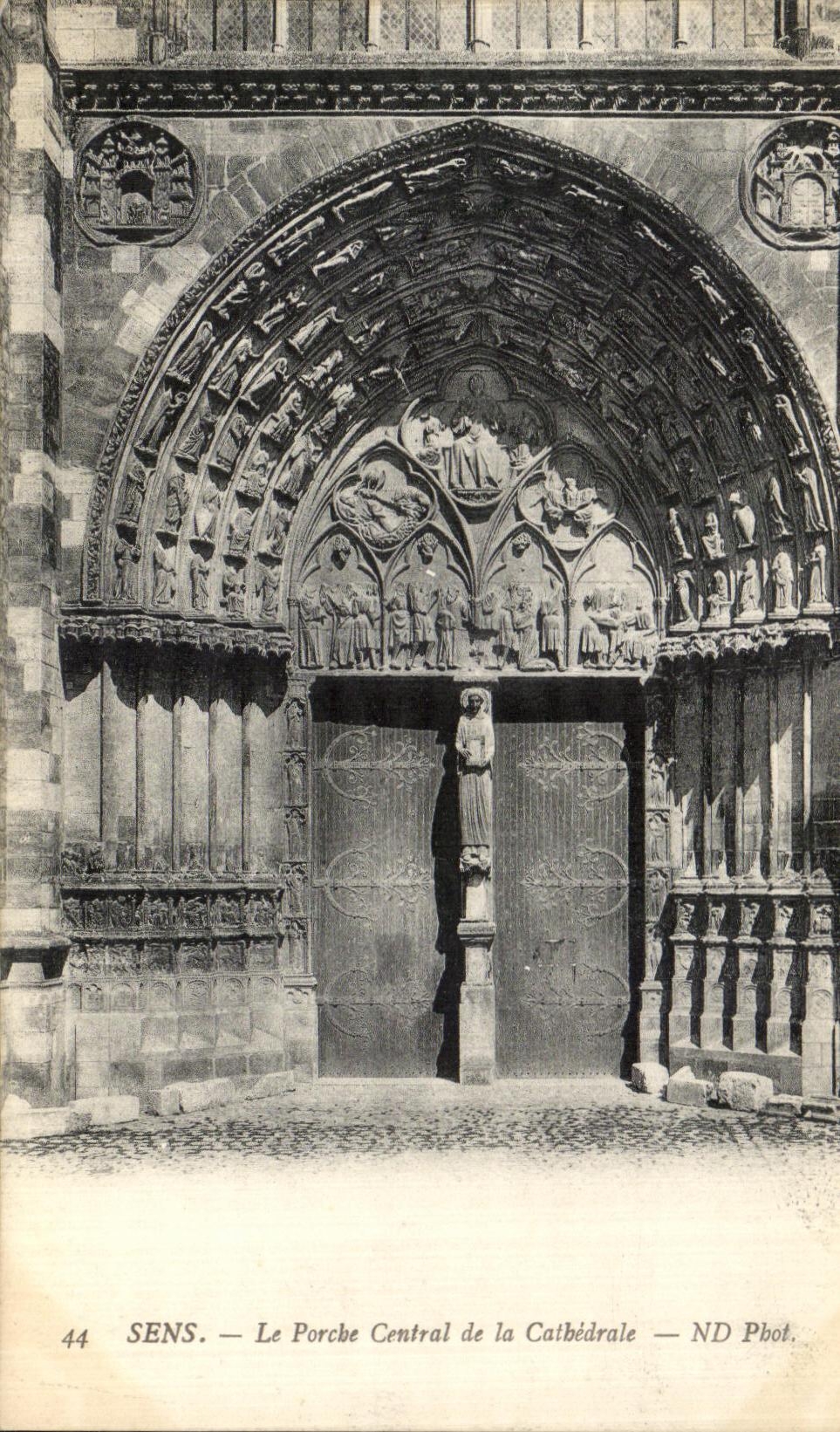 CPA Sens La Porche Central de la Cathedrale