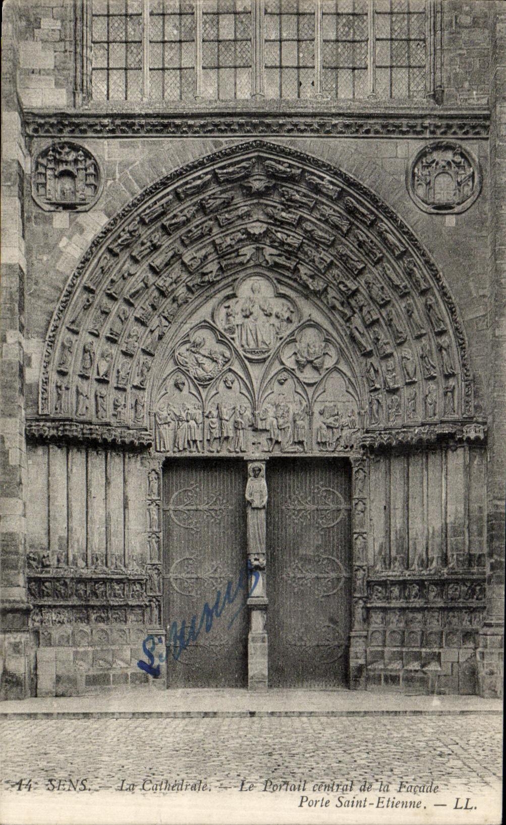 CPA Sens La Cathedrale La Portail centrail de la facade Porte Saint Etienne