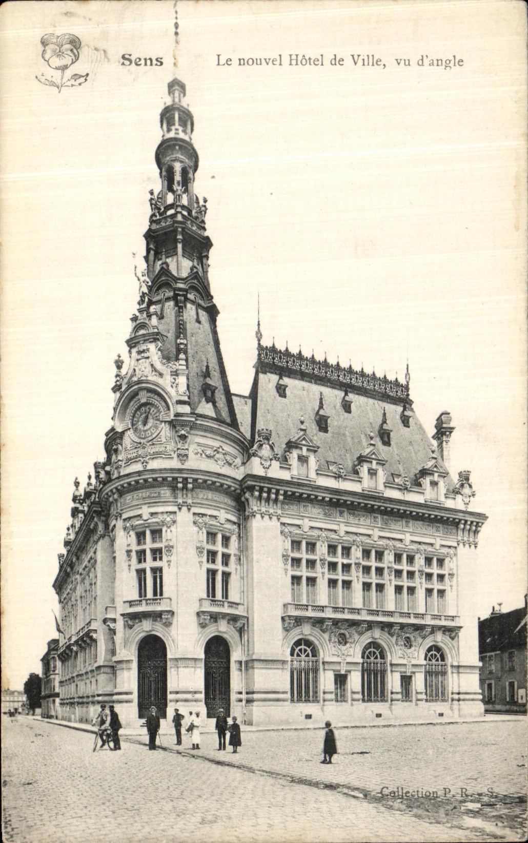CPA Sens Le nouvel Hotel de Ville vu d angle