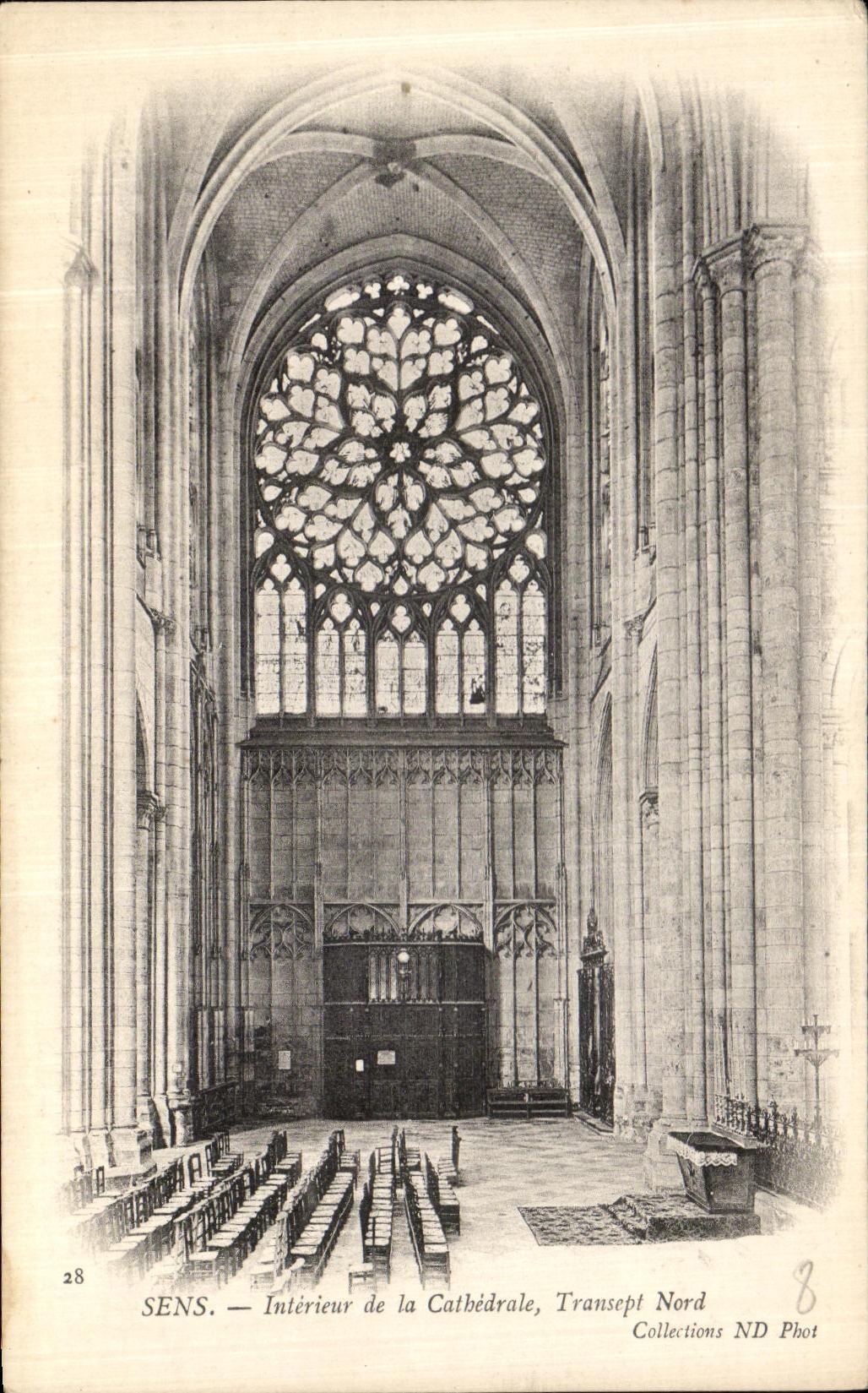 CPA Sens Interieur de la Cathedrale Transept