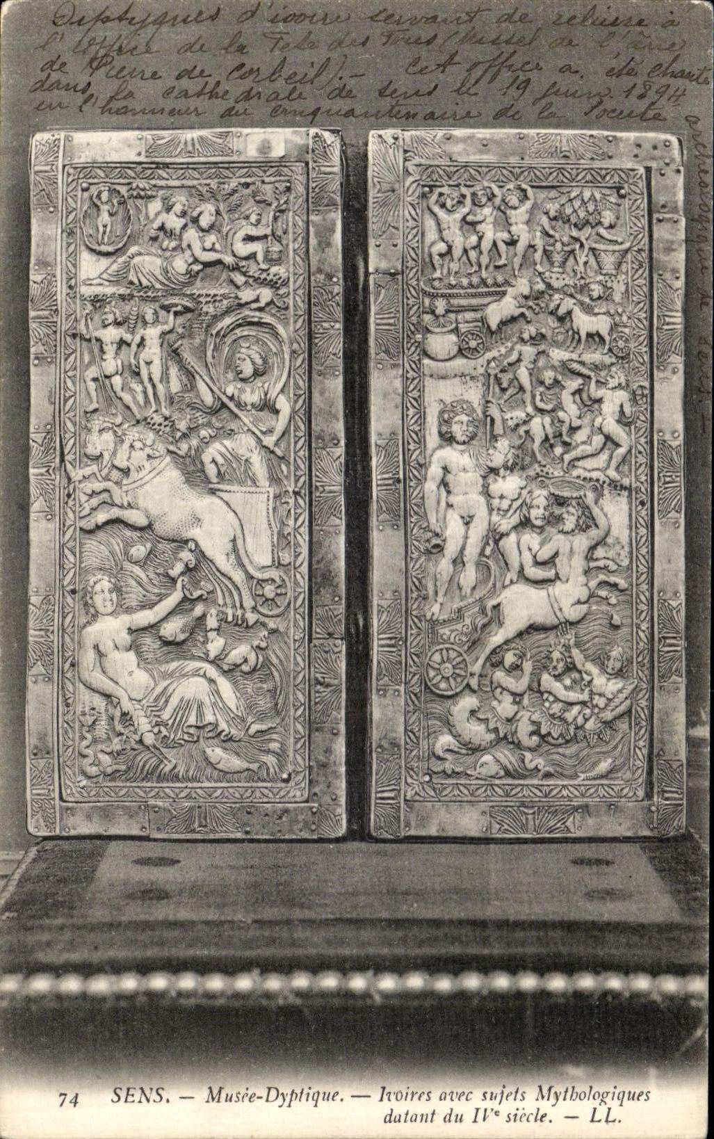 CPA Sens Musee Dyptique Ivoires sujet mythologiques datant du 4eme