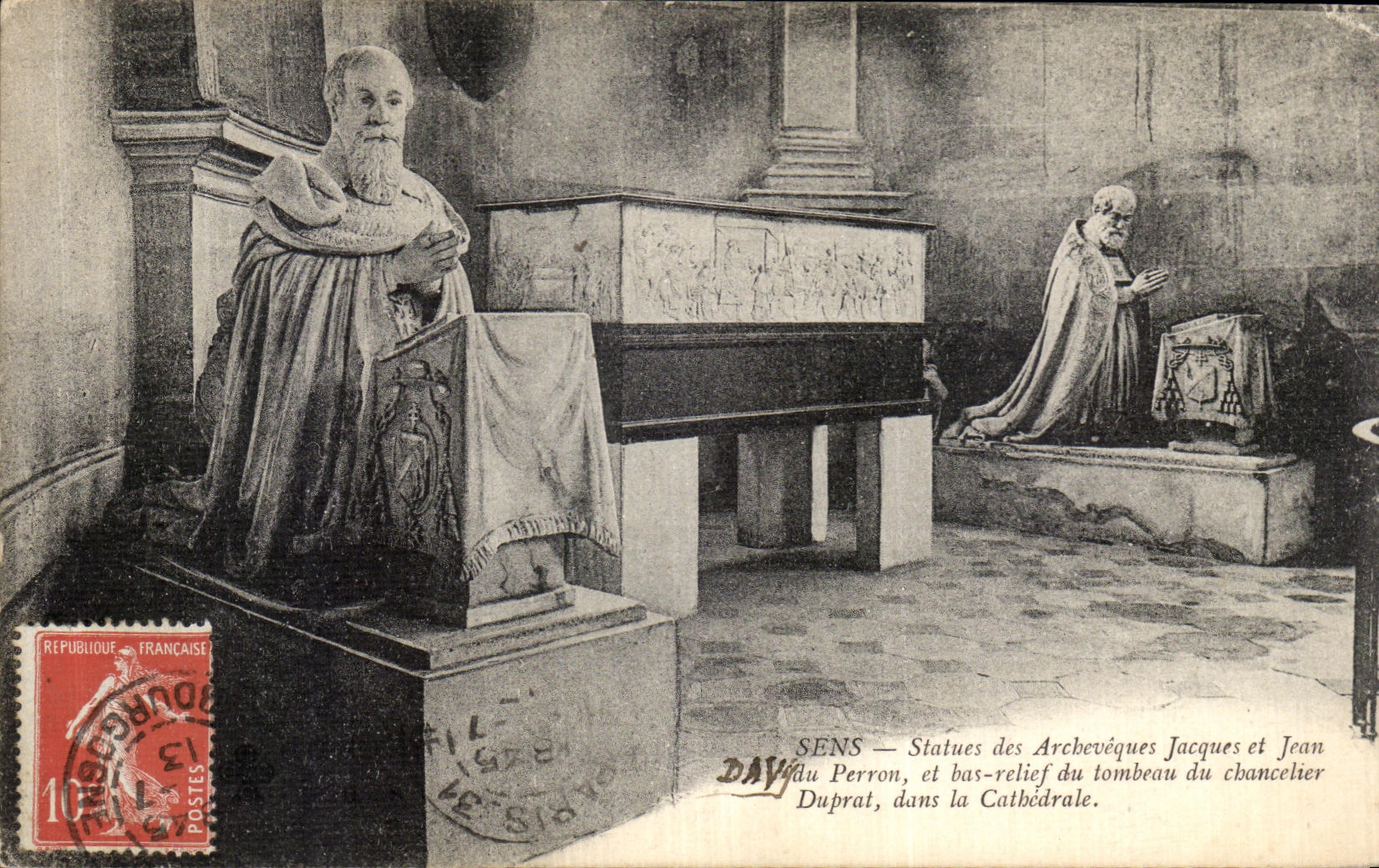 CPA Sens Statues des Archeveques Jacques et Jean du Perron et bas relief du tombeau du chancelier Duprat dans la cathedr